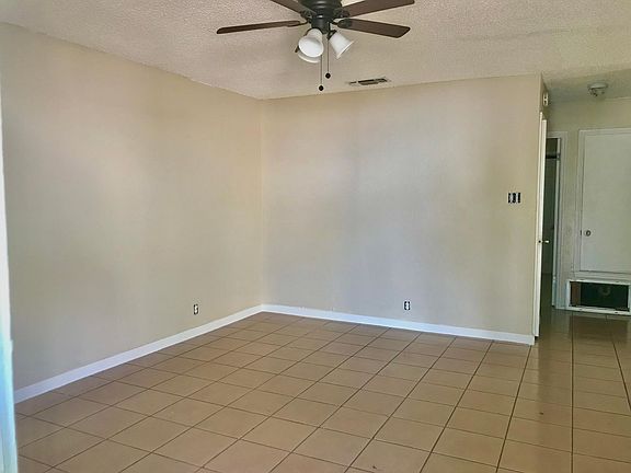 3rd image of 5209 Meadow Pond St