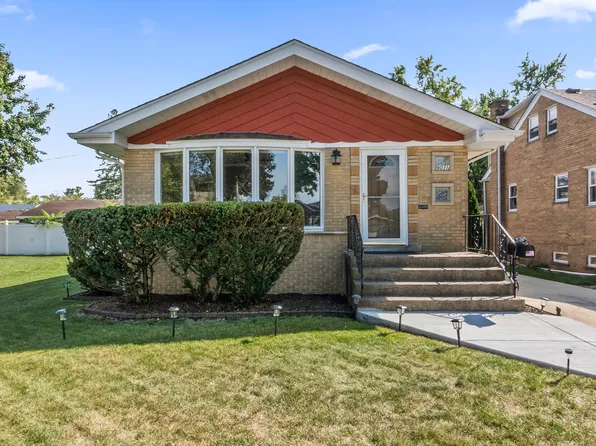 9011 Bartlett Ave, Brookfield, IL 60513