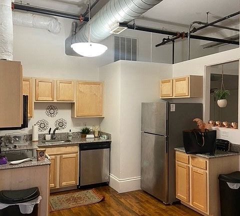 4th image of 107 Shillito Pl #B