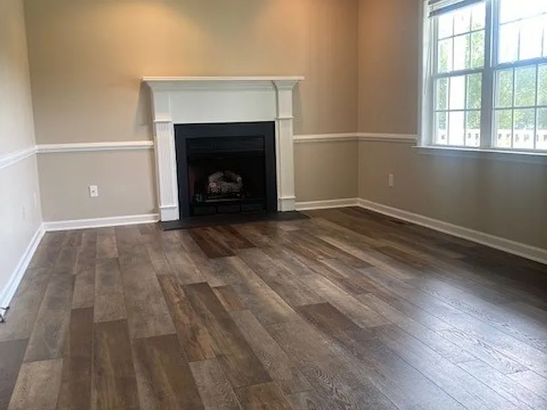 211 Koufax Dr — Photo 3
