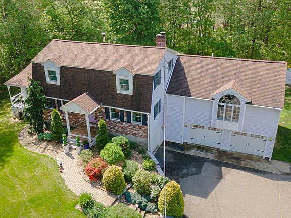5th image of 190 Wyndridge Cir