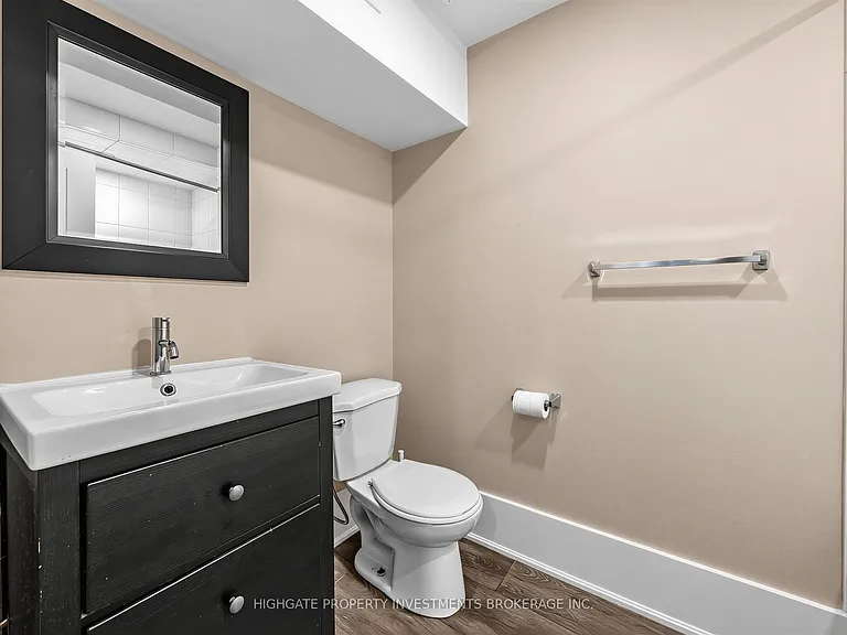 107 Kent St #UPPER — Photo 21
