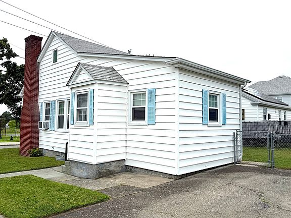2nd image of 486 King St