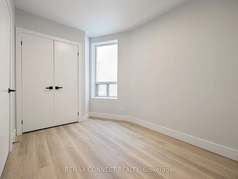1146 College St #3 — Photo 12