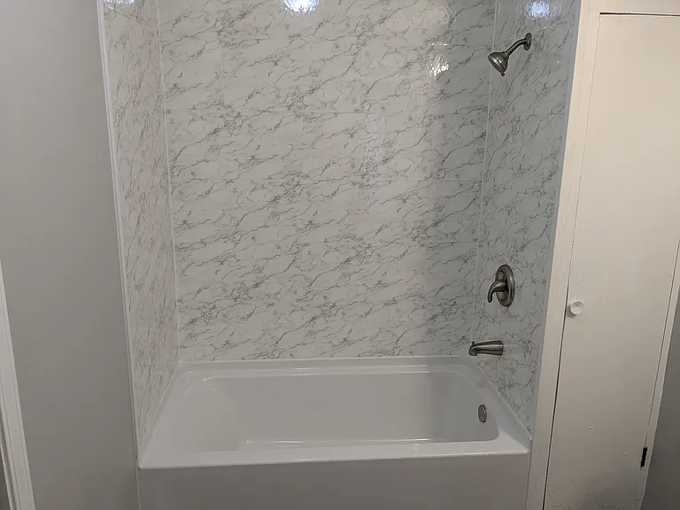 Shower/Tub