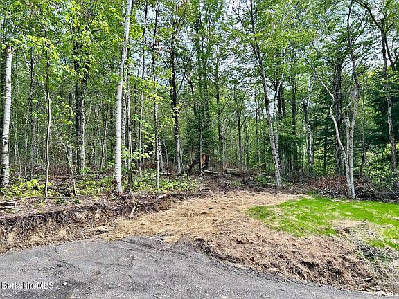 3rd image of 0 Hoosac St E