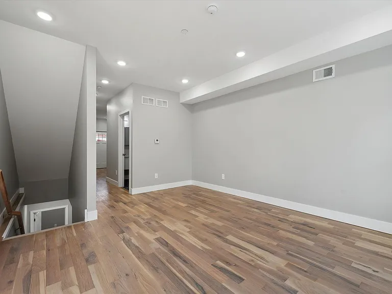 5412 Delancey St — Photo 5