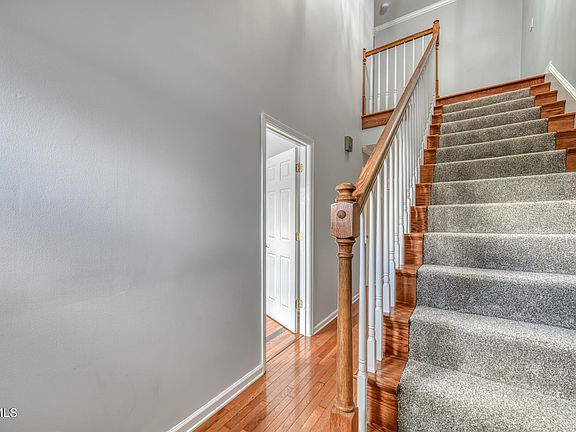 3rd image of 105 Rainbow Cir #105