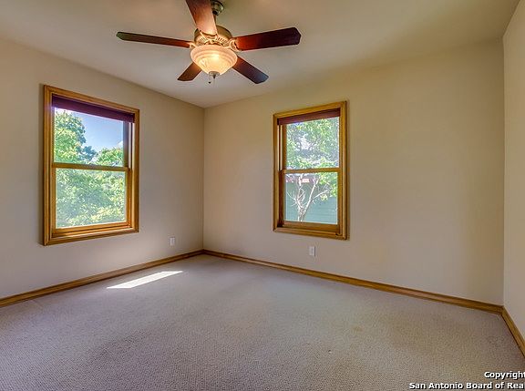 5th image of 1635 Lakeside Dr W