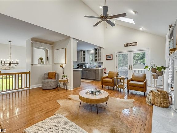 2nd image of 107 Valley View Trl