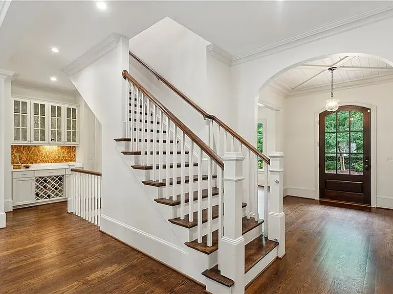 2115 Howell Mill Rd NW — Photo 8