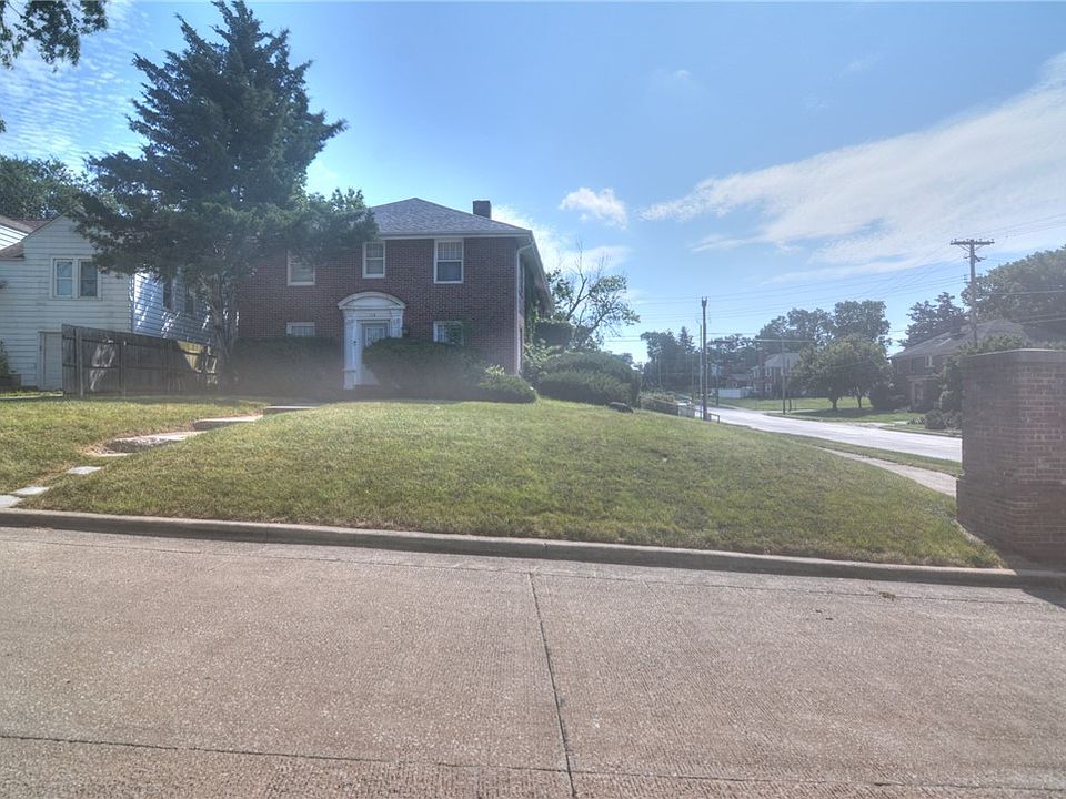 2nd image of 2140 W Main St