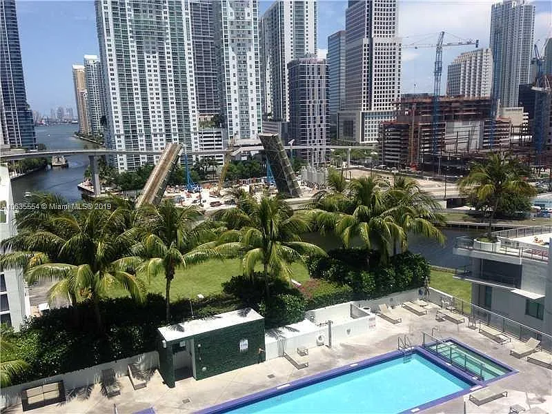 2 bed, 1172 sqft, $3,700 — Photo 3