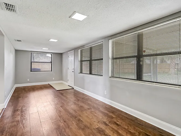 5761 Lake Lucina Dr S — Photo 24