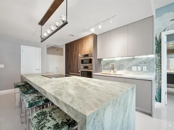 851 NE 1st Avenue #907, Miami, FL 33132