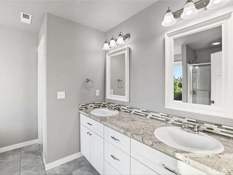 10713 Palisades St SE — Photo 11