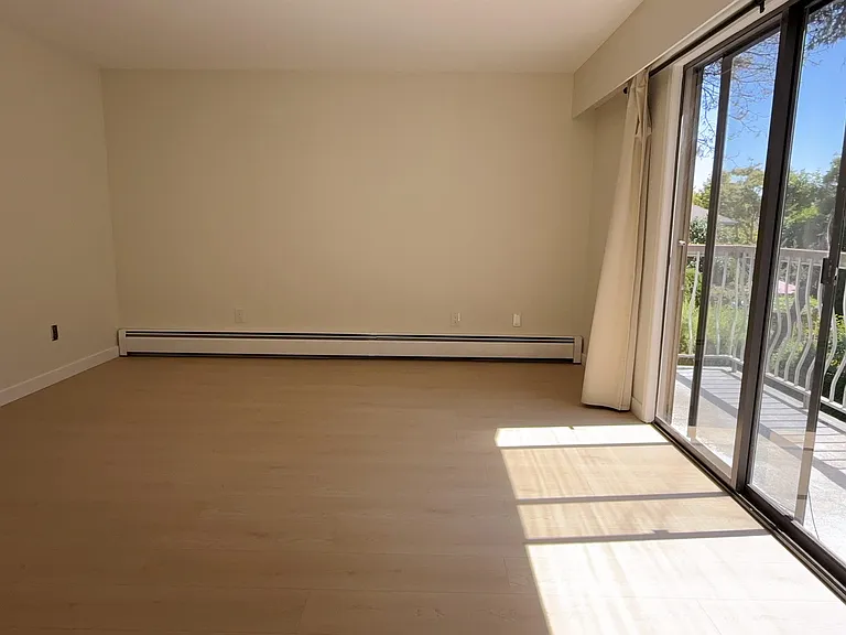8711 Cullen Cres — Photo 6