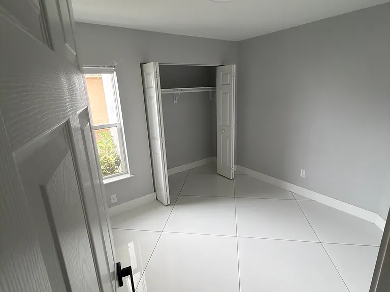 2032 Gregory Dr — Photo 5
