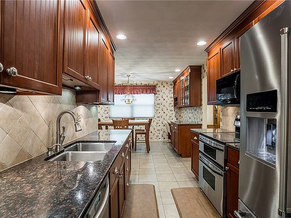 5th image of 611 Gamewell Dr