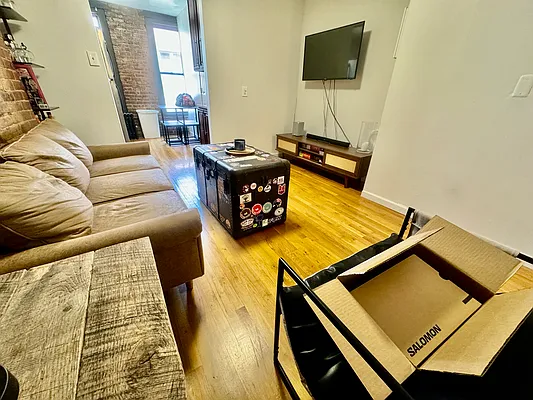 Rented by R New York | media 30