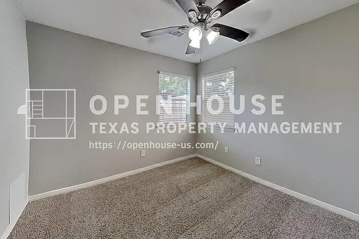 6823 Heather Hollow Dr — Photo 13