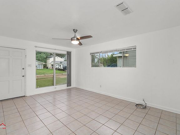 2nd image of 3206 Rose Pl