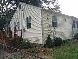 120 Circle Ave photo 1