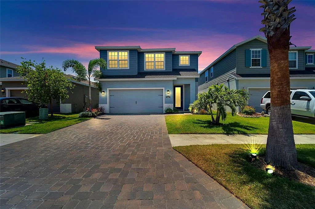 3 bed, 2.5 bath, 1936 sqft, $2,800 — Photo 1