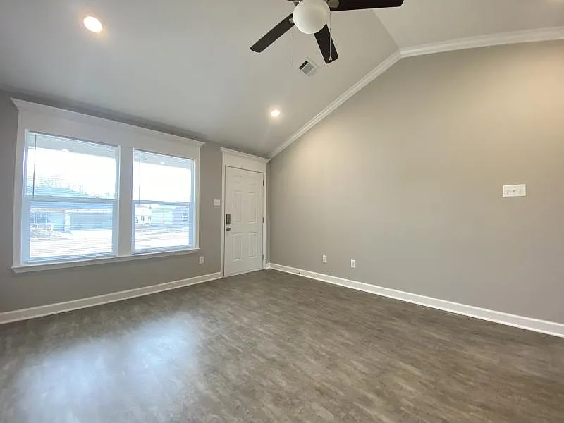 3 bed, 1305 sqft, $1,725 — Photo 2