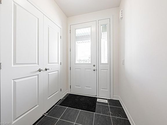 3rd image of 291 Raymond Rd