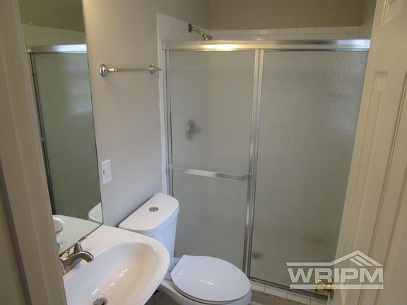 3rd image of 400 Maxanna Dr