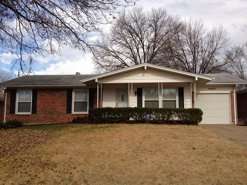 1st image of 2045 Canterbury Dr