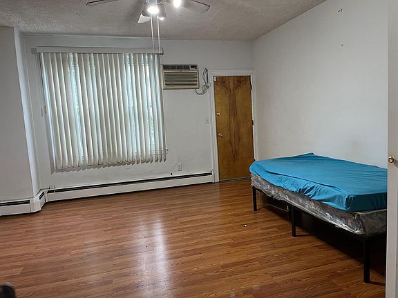 3rd image of 68 Wales Ave Floor 2