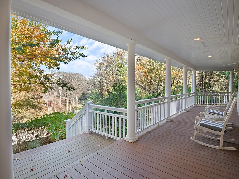 98 Spring Pond Ln — Photo 31