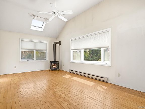 4th image of 925 Halstead Avenue