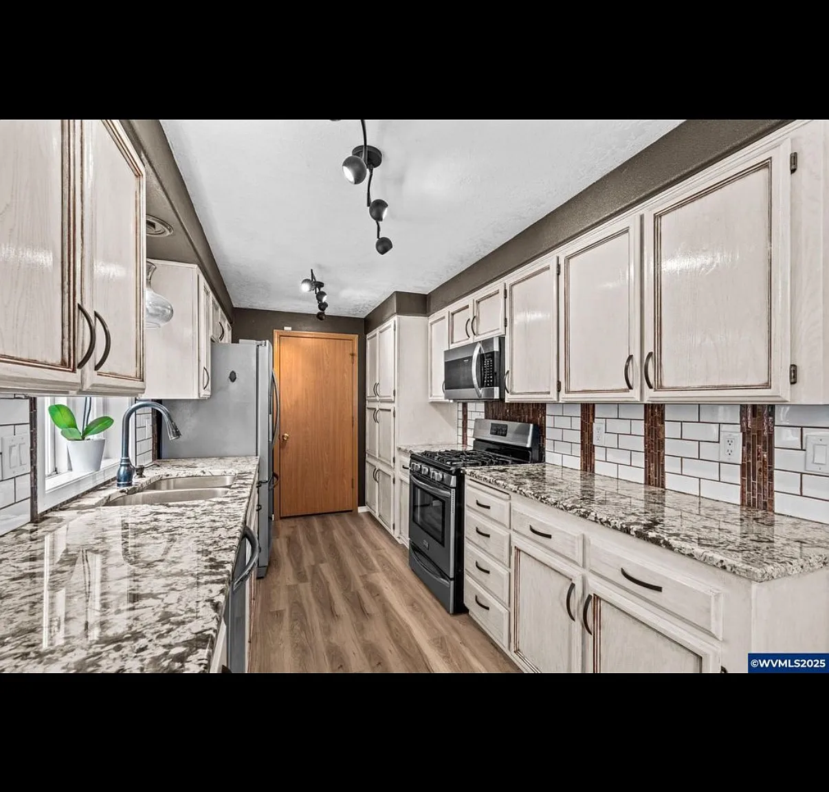 3 bed, 1264 sqft, $3,200 — Photo 3