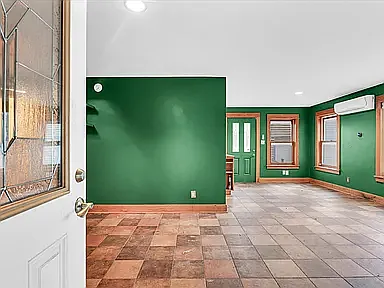 506 S Poplar St — Photo 5