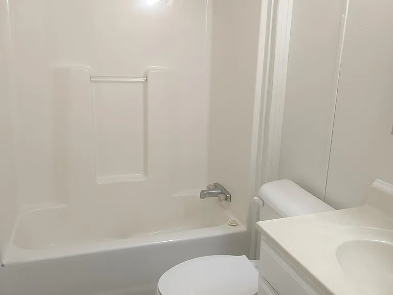 2304 Bell Ave — Photo 10