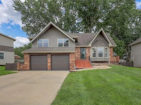 16327 W Locust St, Olathe, KS 66062