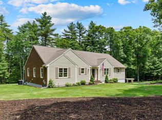 19 Paradise Ln, Rochester, MA 02770