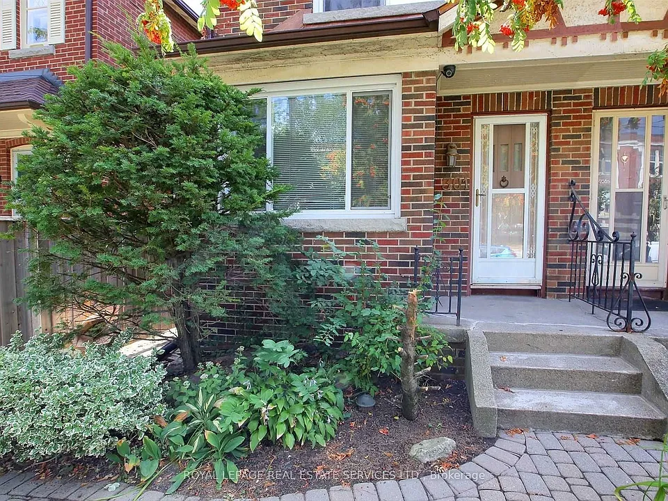 301 Davisville Ave