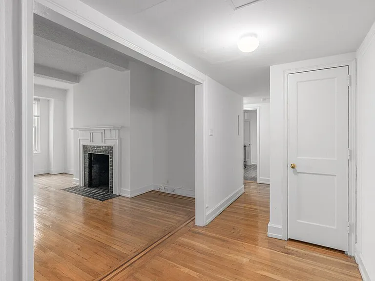 McCallum Apartments — Photo 13