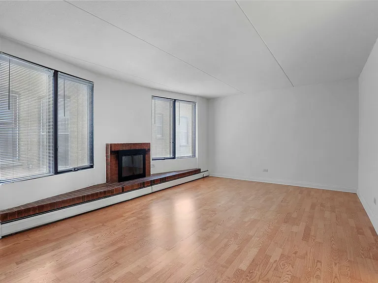 622 W Wellington Ave #8 — Photo 9