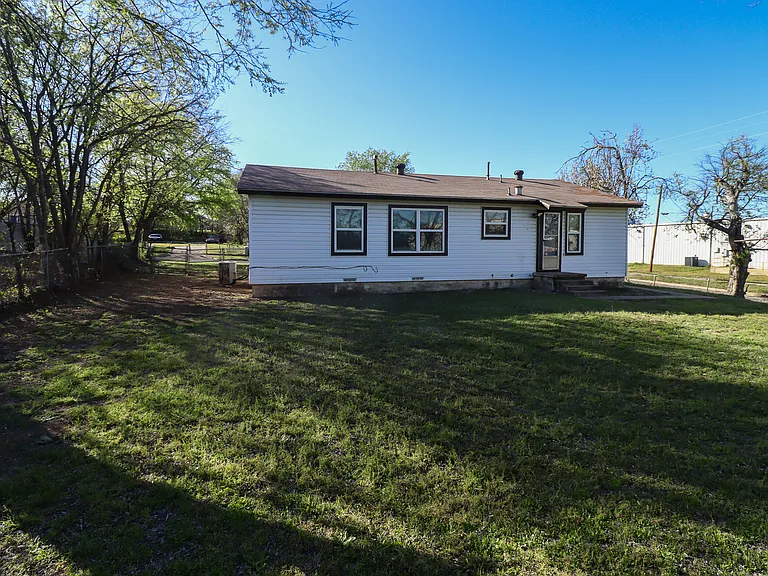 2701 Hillside Dr — Photo 23