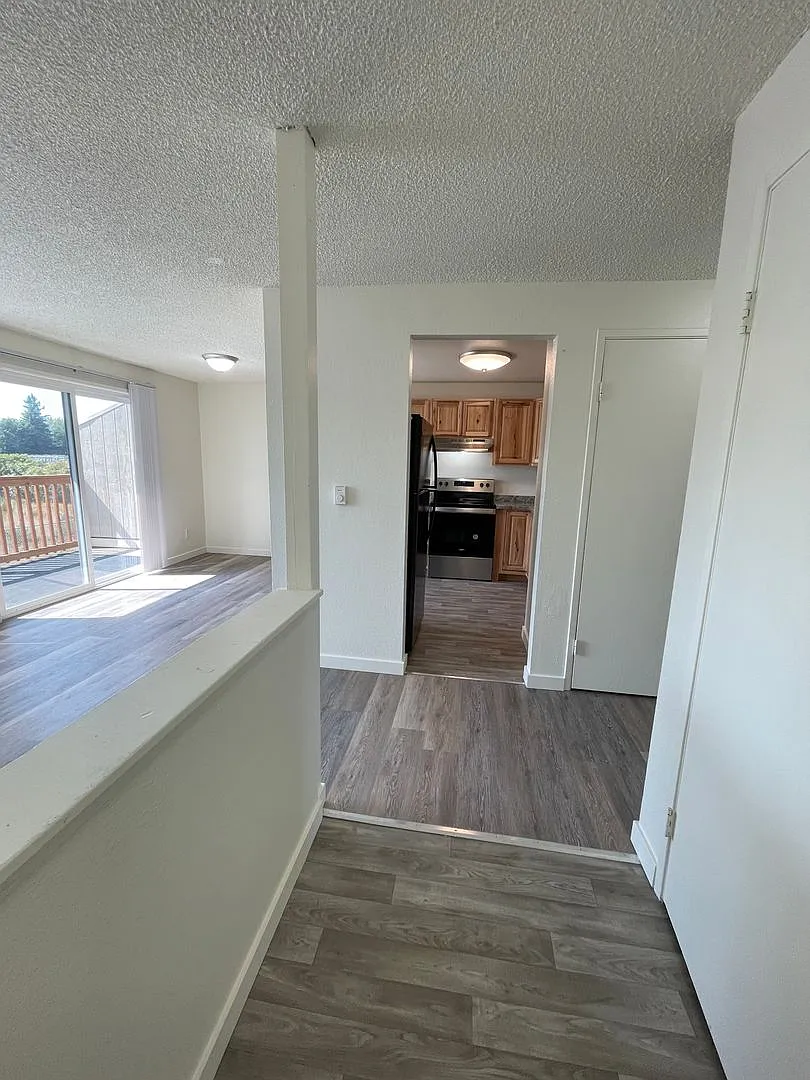 404 27th St SE — Photo 3