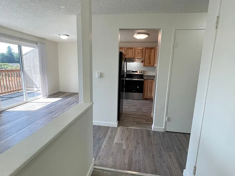 404 27th St SE — Photo 3