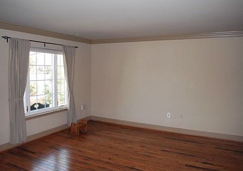 2nd image of 328 Barclay St