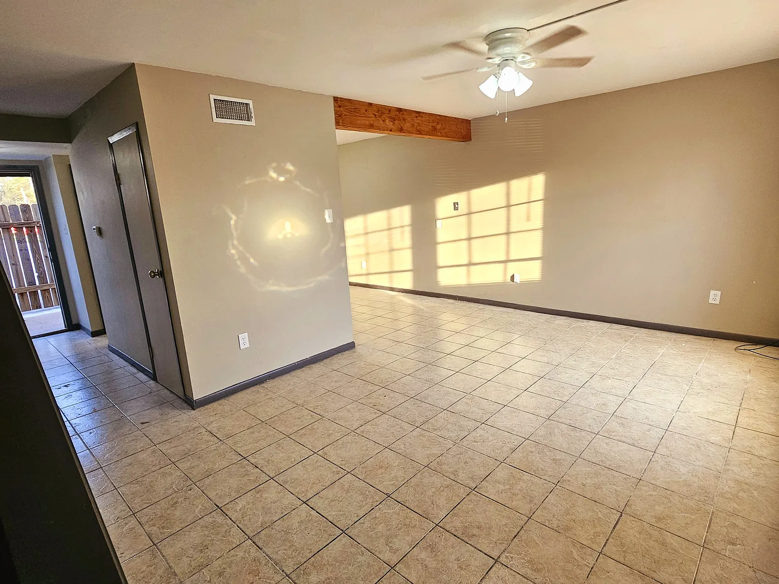 919 Arianna Dr — Photo 3