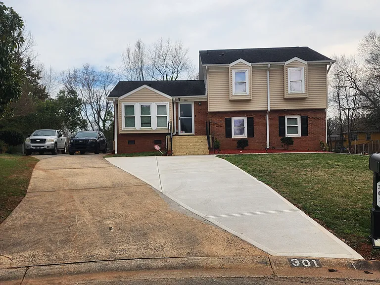 301 Red Roan Pl — Photo 50