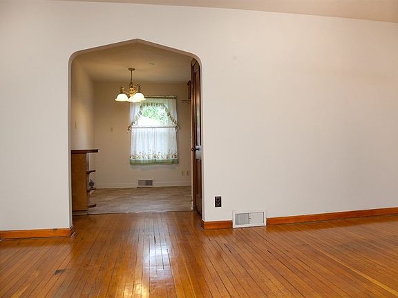 4th image of 1918 E Blackford Ave
